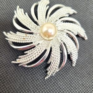 Vintage signed Sarah Coventry Silver Sunburst broo